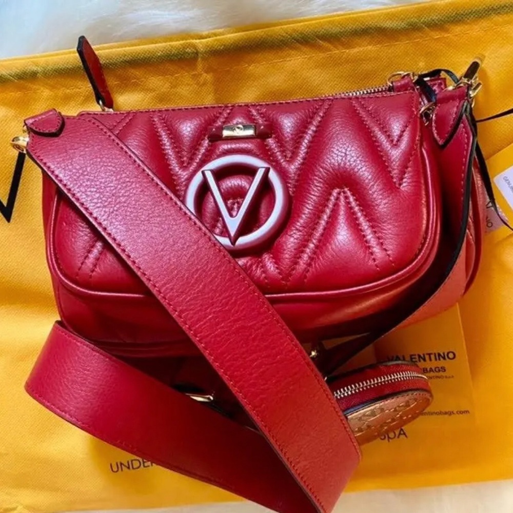 ✨️VALENTINO 3- in-1 quilted leather shoulder bag and pouch set